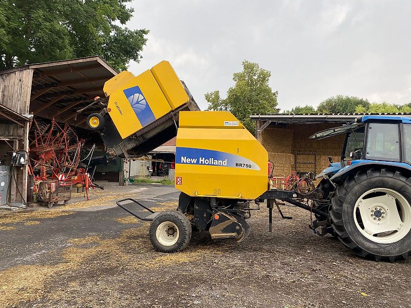New Holland BR 750 A