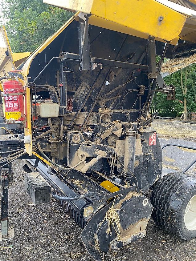 New Holland BR 750 A