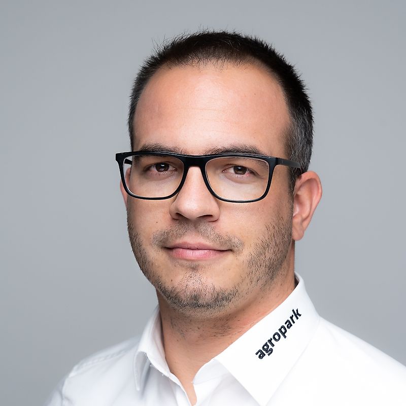 Партнёр Господин Jeno Revesz